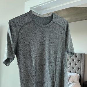 LuluLemon Metal Vent Tech Short Sleeve, Color - Gray, Size - L